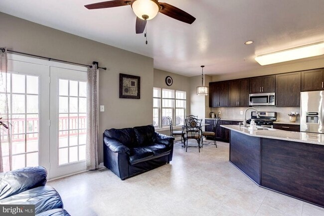 Building Photo - 13724 Valley Oak Cir