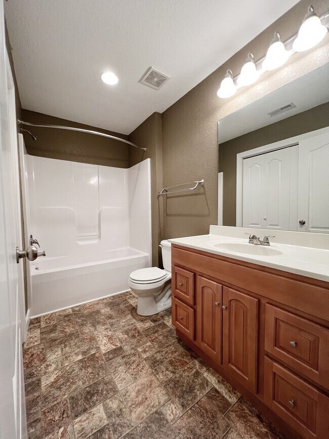 Building Photo - SEE IT NOW: Spacious 2-Bedroom Townhome with Modern Finishes and Garage!