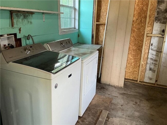 Building Photo - 3159 Dee St