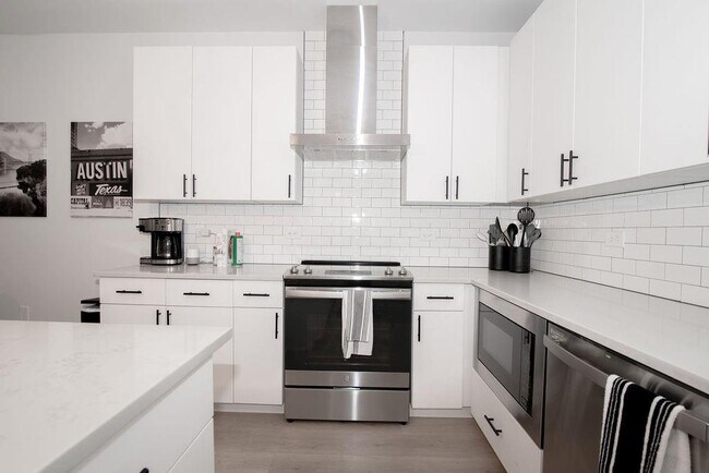 Building Photo - 3101 Govalle Ave