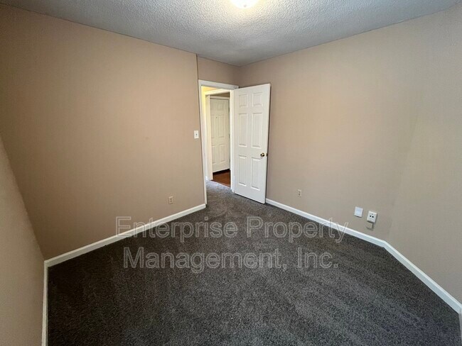 Building Photo - 1091 Nolan Ln
