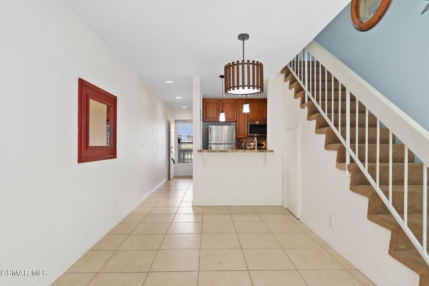 Building Photo - 240 E Surfside Dr