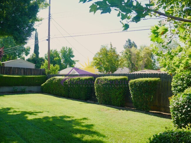 Building Photo - Remodeled 3 Bed 2 Bath 1,215 Sq Ft Citrus Heights Home