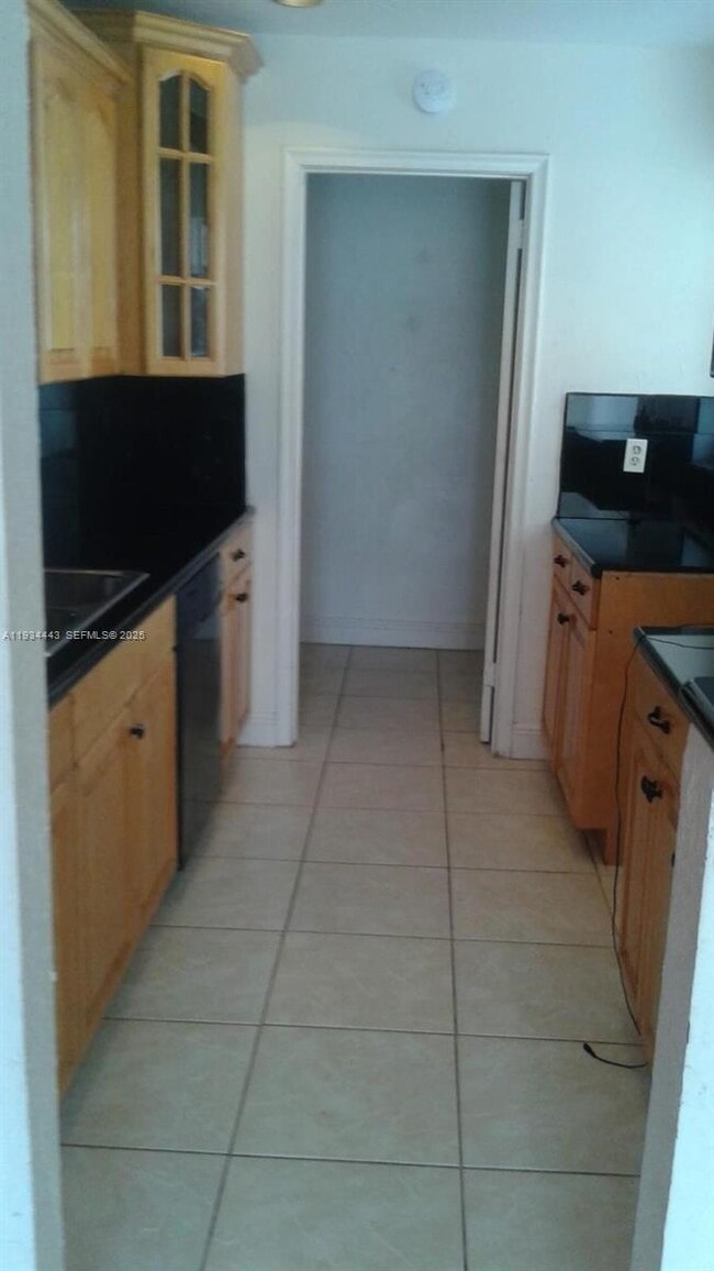 Building Photo - 728 SW 73rd Ave