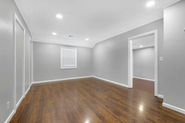 Building Photo - 215 New Milford Ave