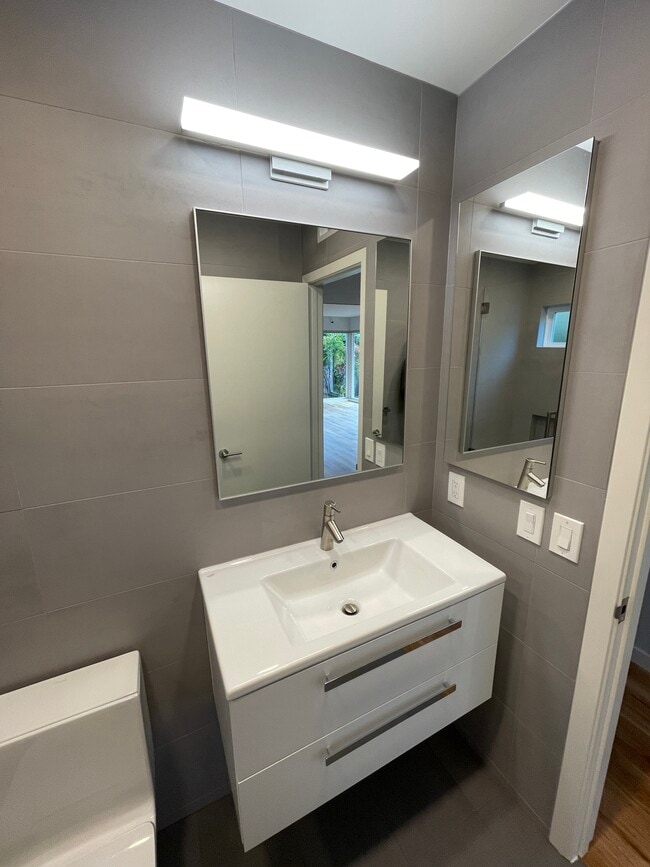 Building Photo - 36 Redwood Ave