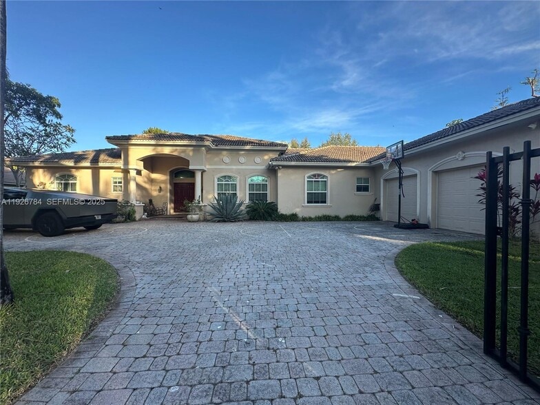 Building Photo - 15335 SW 80th Ave