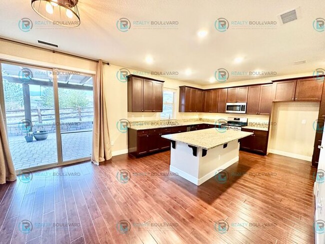 Building Photo - 1/2 Month Free! Spacious 4-Bedroom Gem in ...