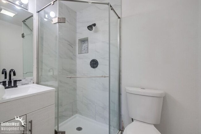 Building Photo - Updated 2Bdm 2Ba Condo in Windsor Chalet C...