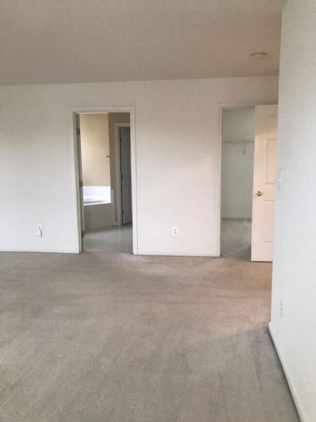 Building Photo - 2025 Germander Way