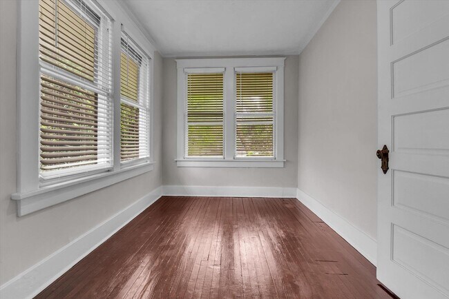 Building Photo - 2031 Central Ave