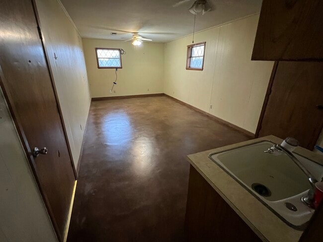 Building Photo - 1181 NE Acc Rd