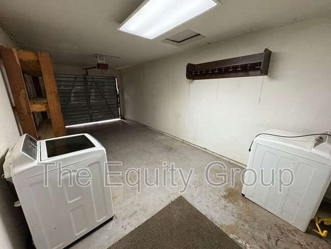 Building Photo - 2038 S Cain St