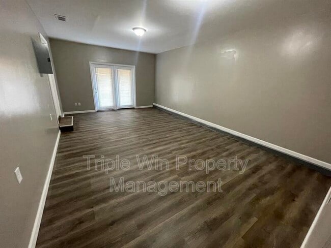 Building Photo - 10261 Imperial Dr