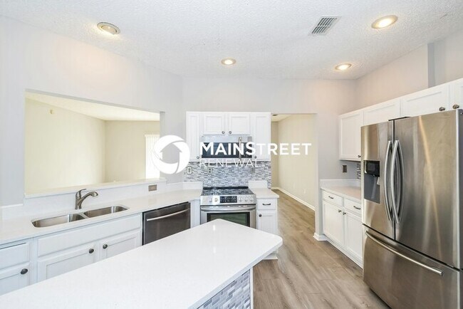 Building Photo - 3 Bedroom Pet-Friendly Home in Fernandina Beach, FL with Main Street Renewal