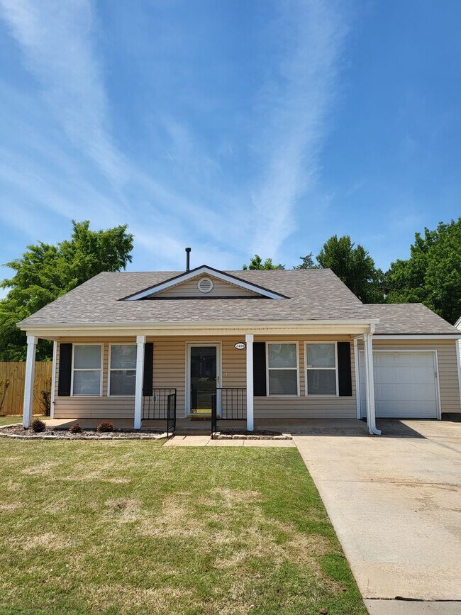 Building Photo - 2400 Desert Willow Terrace