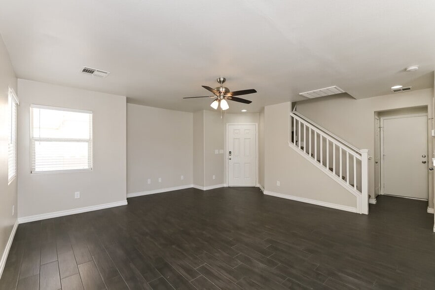 Building Photo - 8277 New Leaf Ave
