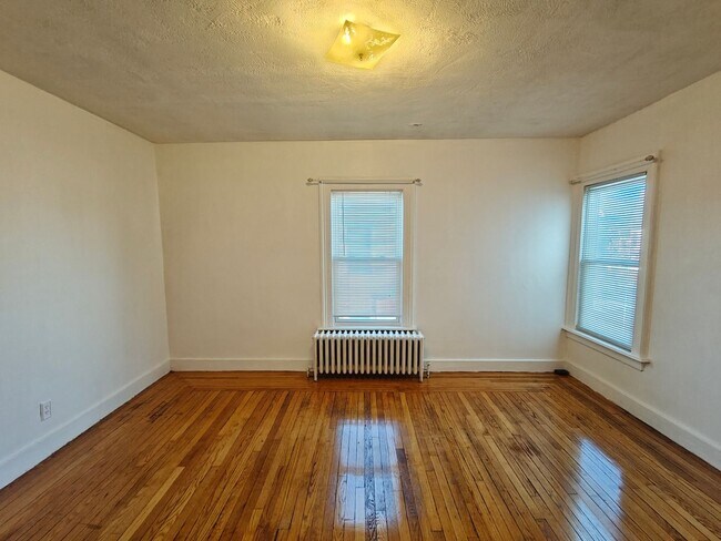 Building Photo - JUST IN TIME FOR THIS COLD WEATHER!!! HEAT INC IN RENT 1-2 BDRM 2ND FL APT W/ OFF ST PARKING