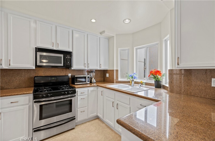 Kitchen - 9610 Zelzah Ave