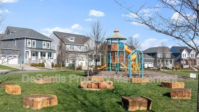 Building Photo - 1412 Commons Ln