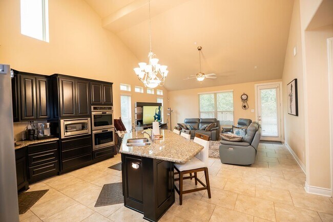Building Photo - 15303 Westland Gate Dr