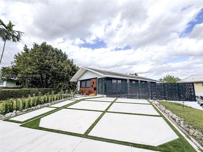 Building Photo - 425 NE 103rd St