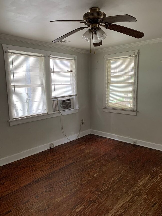 Building Photo - Convenient East 32nd Street Location Near Anderson and Truman Pkwy.