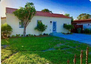 Building Photo - 500 NW 43rd Ct