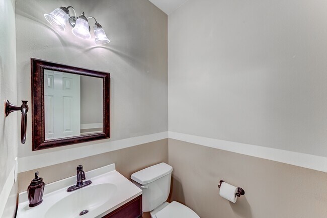 Building Photo - 10103 Cottonwood Canyon Dr