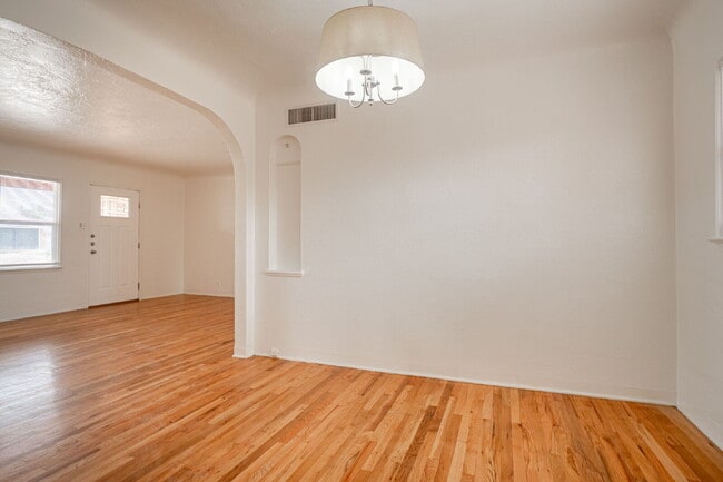 Building Photo - 819 Ellis St