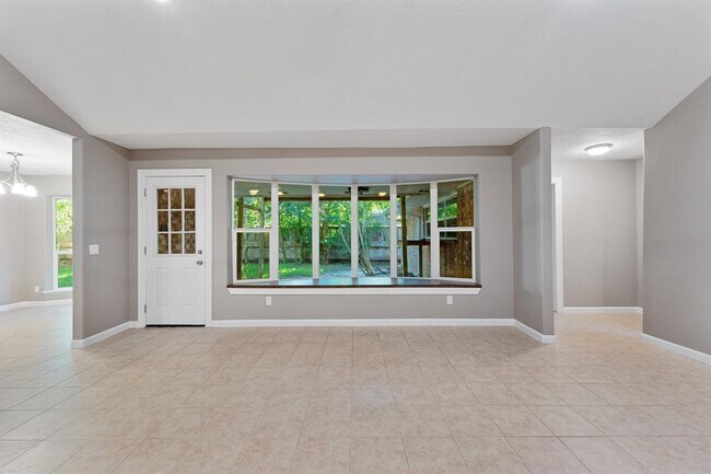 Building Photo - 11 Whittier Dr