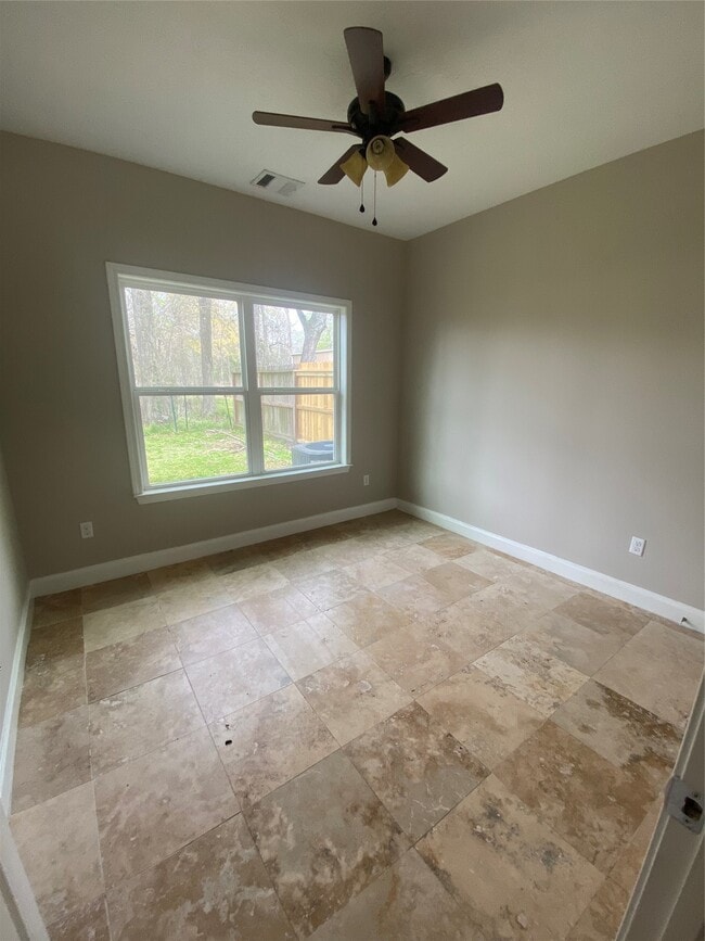 Building Photo - 307 Covecrest Dr