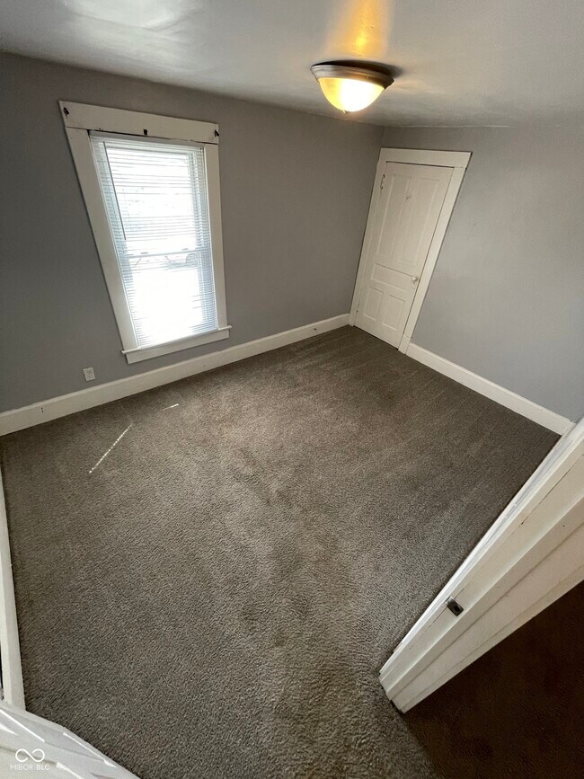 Building Photo - 93 S 5th Ave