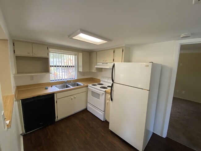 Building Photo - "Charming 1-Bedroom Retreat with Full Bath...