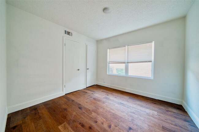 Building Photo - 4913 W 43rd St