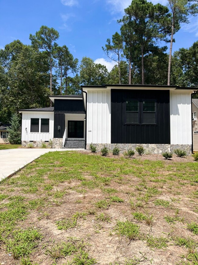 Building Photo - Three bedroom, 2.5 bath newly constructed ...