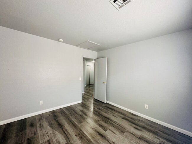 Building Photo - 10911 Vallerosa St