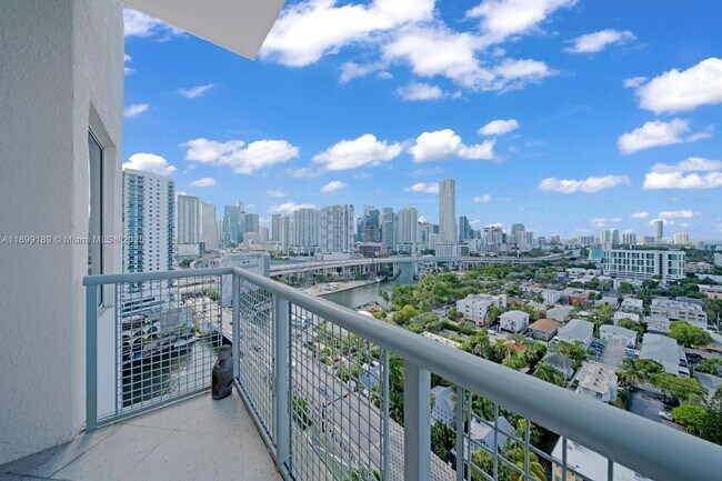 Building Photo - 10 SW South River Dr