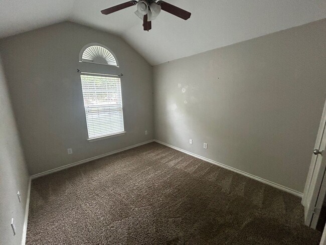 Building Photo - Updated Midway ISD Home
