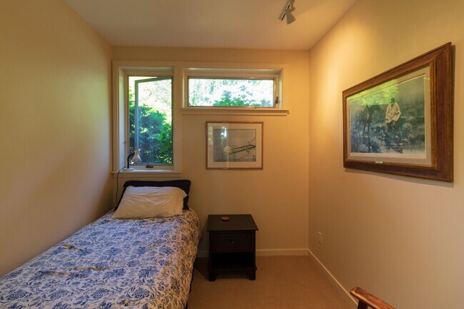 Building Photo - 465 Blank Ln