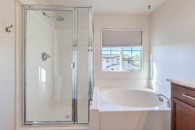 Building Photo - Stunning 3 Bedroom 2.5 Bathroom Home in Gate Community