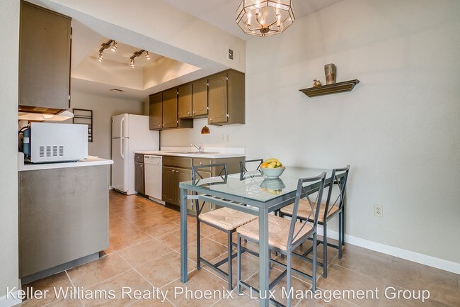 Building Photo - 2 br, 2 bath House - 460 North 64th Place