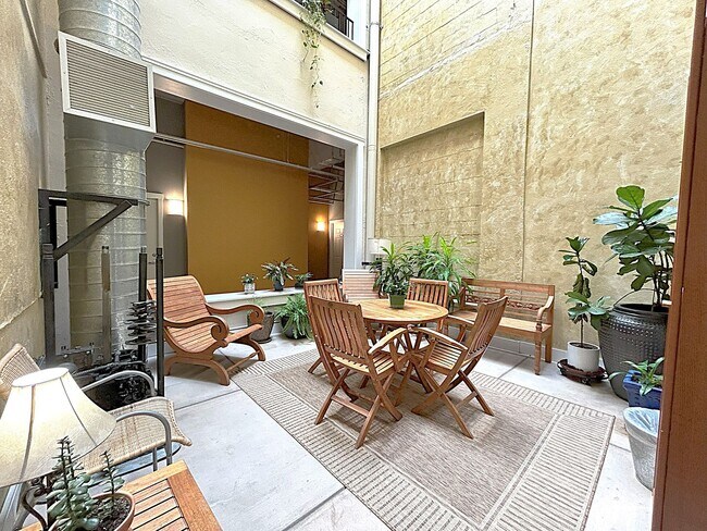 Building Photo - Perkins Building One Bedroom w/ Dedicated ...