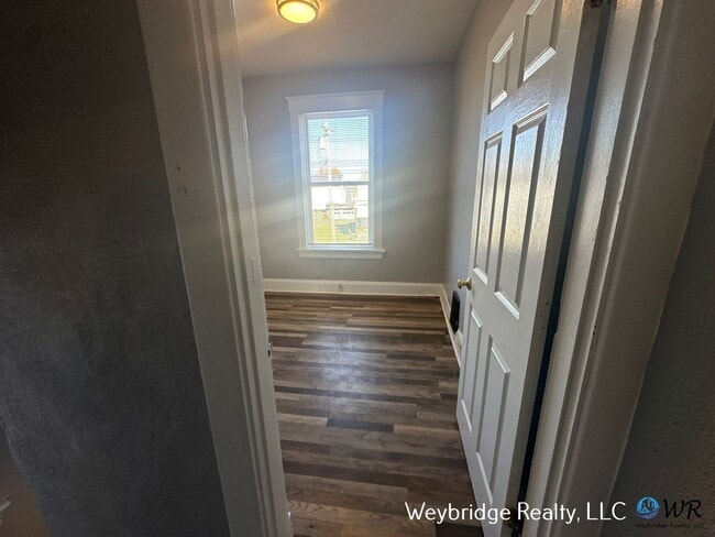 Building Photo - 407 Jackson Ave