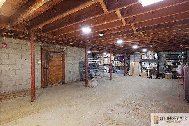 Building Photo - 215 Washington Rd