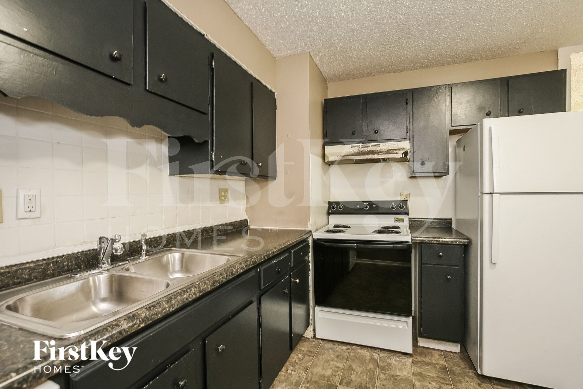 Building Photo - 4834 N Kenyon Dr