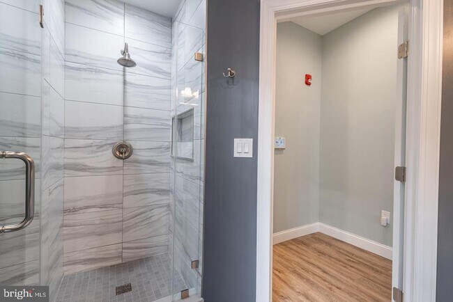 Building Photo - 3030 W Girard Ave