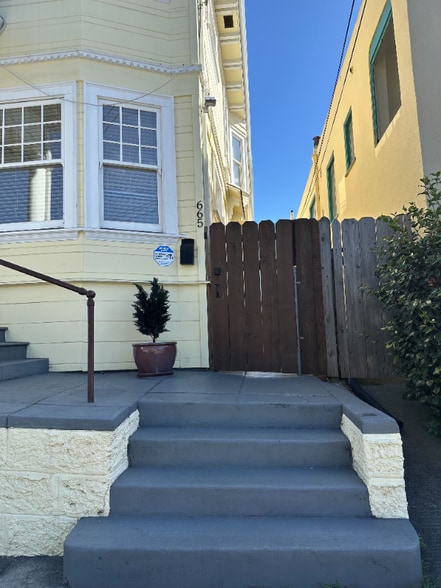 Building Photo - 665 43rd St