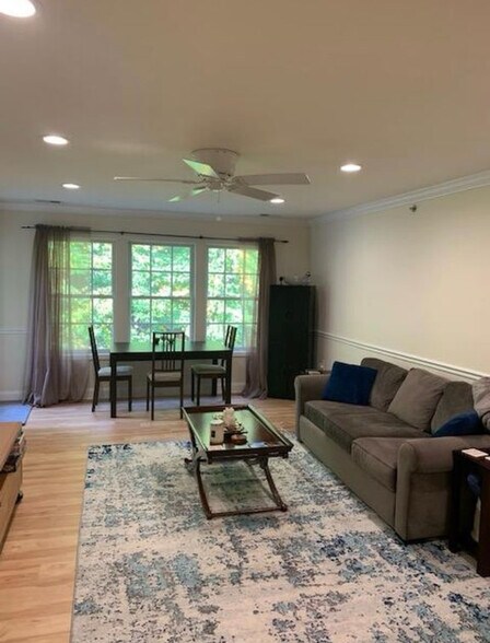 Building Photo - 3103 Peer Pl