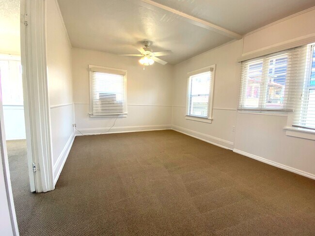 Building Photo - 418 Thorn St